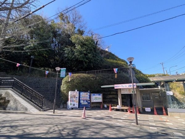 東京都北区・王子が、いま静かに、しかし大きく動こうとしている。超高層ツインタワーの建設、新区役所の移転、そして飛鳥山や石神井川といった豊かな自然を活かした「ウォーカブル・ガーデン」構想。
北区役所へのインタビューと現地取材、そして北区が策定した「王子駅周辺まちづくりガイドライン」をもとに、