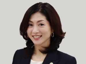 講師を務めた薄葉ゆきえ氏。聴覚障害があり、当事者としてユニバーサルマナーの講義のほか情報やコミュニケーションのバリア解消に向けたソリューション事業にも携わる