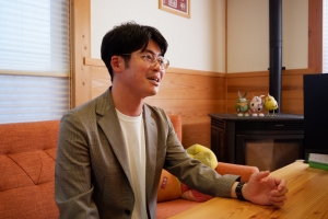 「滋賀や京都には、歴史ある街並みが多く残っていて、人々をひきつけています。それは、街並みを形成している古い建物が文化的な背景をにおわせているから。その地域に合った最適な素材と最適な構造という文化です」と上原氏
