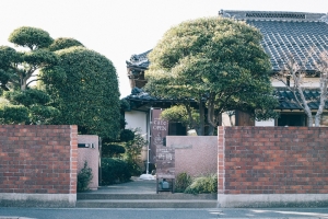 改装前の隠居屋。広い一戸建てである（写真提供/omusubi不動産）