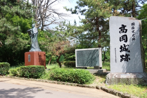高岡城のあった場所は現在は公園になっている（筆者撮影）