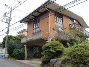 浜口ミホは1,000戸以上に及ぶ住宅を手掛けたが、現存する住宅はほとんど知られていない。その中の1戸を2020年に研究者が発見。「住宅遺産トラスト」を通し、建築作品としての価値を理解する方に継承された。